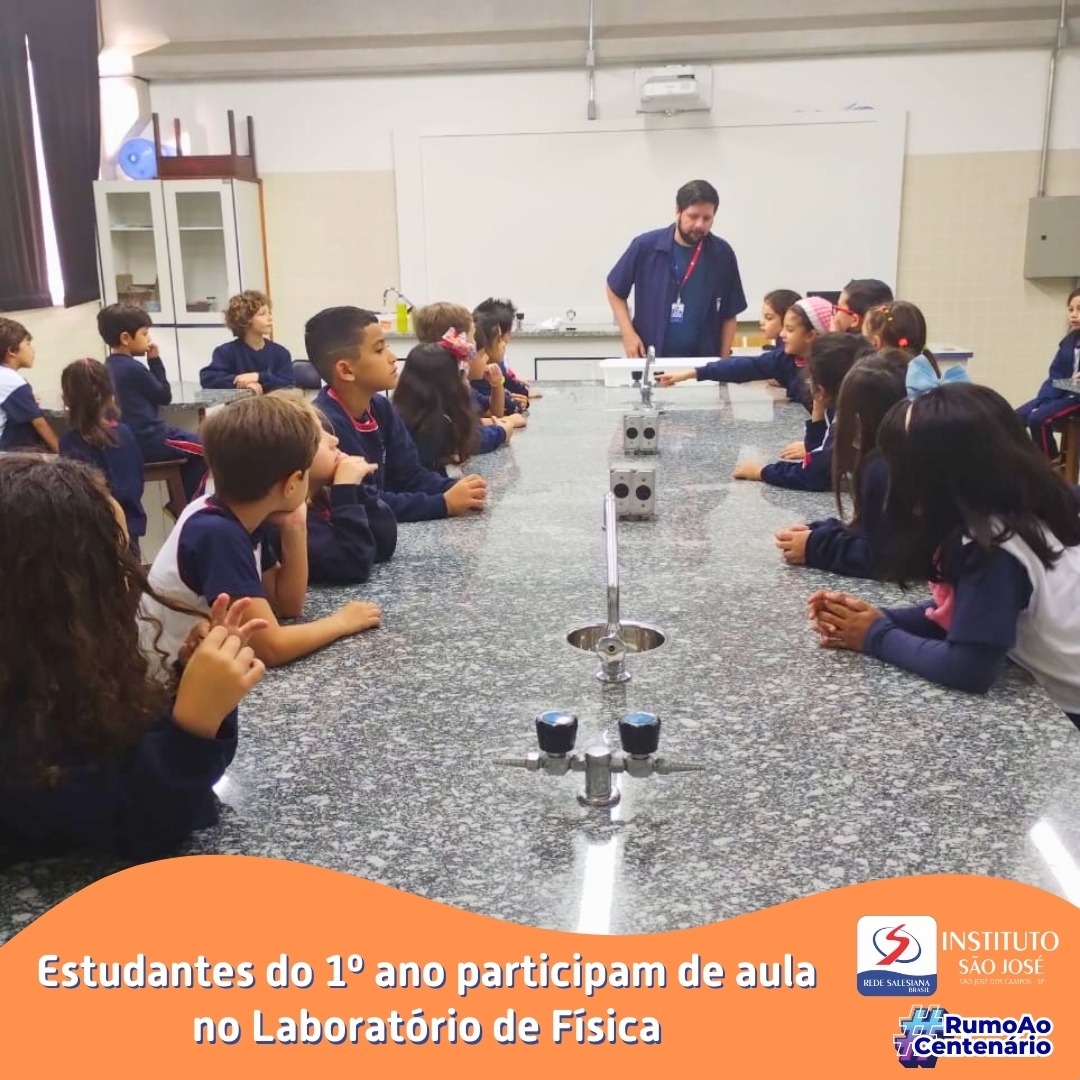 Estudantes do 1º ano participam de aula no laboratório de Física