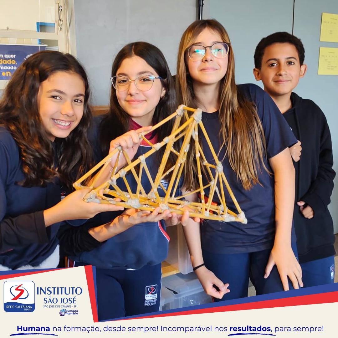 Em atividade de matemática, estudantes do 7º ano constroem pontes de macarrão