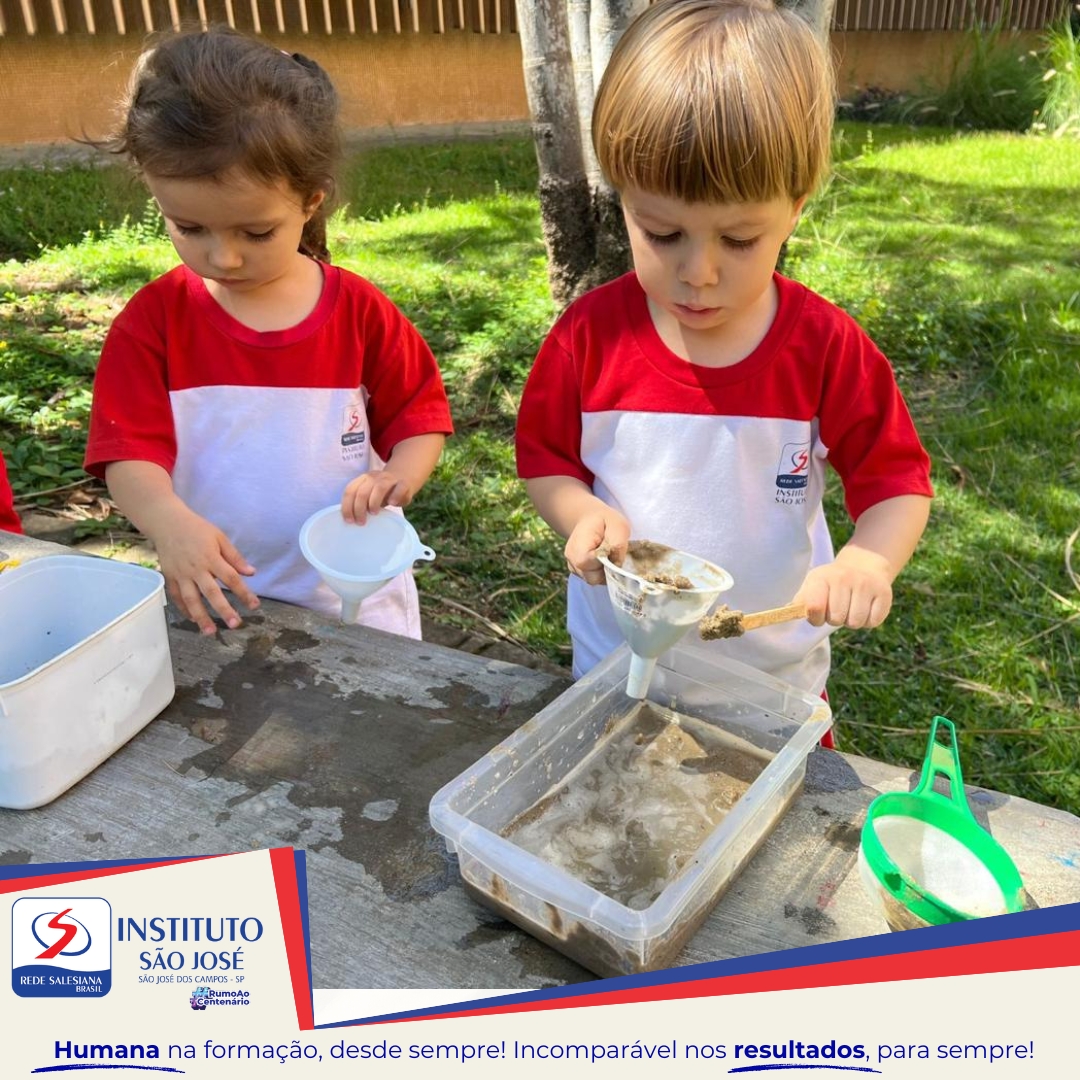 Crianças do Maternal exploram elementos da natureza no jardim da escola