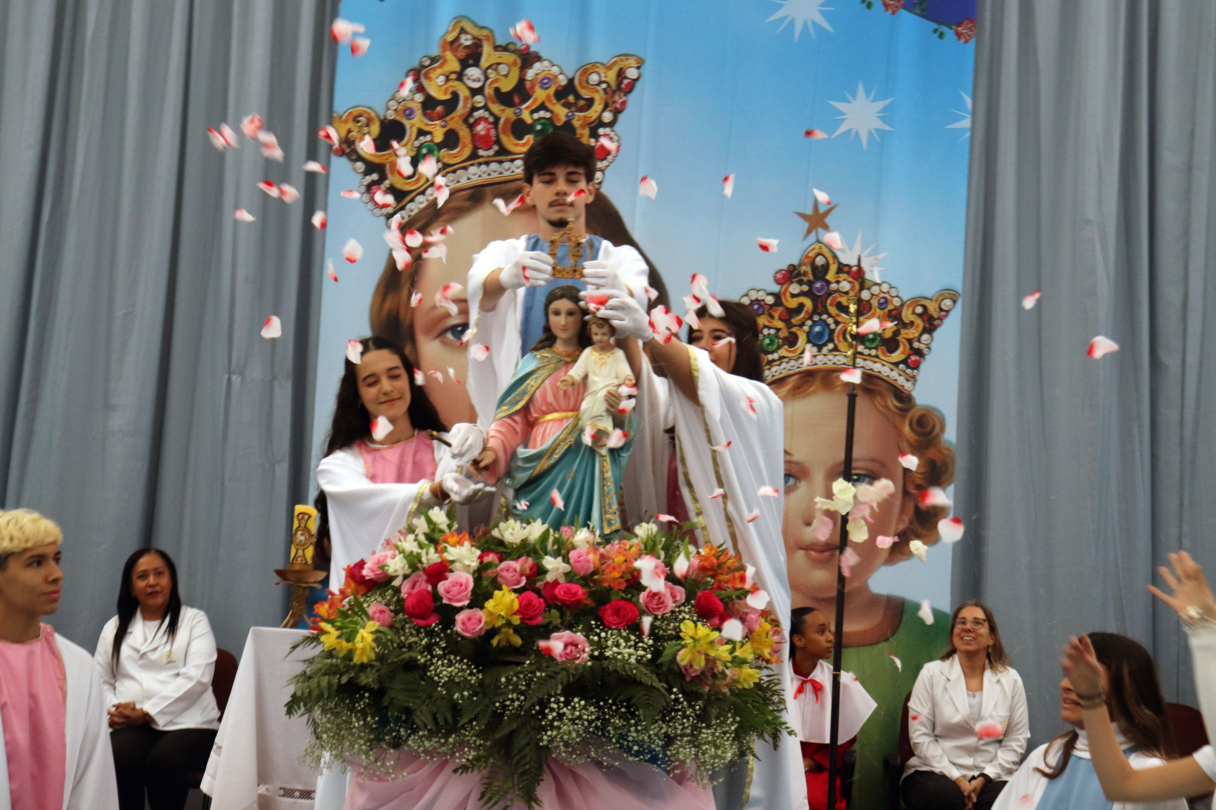 Festa Italiana e coroação de Nossa Senhora celebram fé e história no Instituto São José
