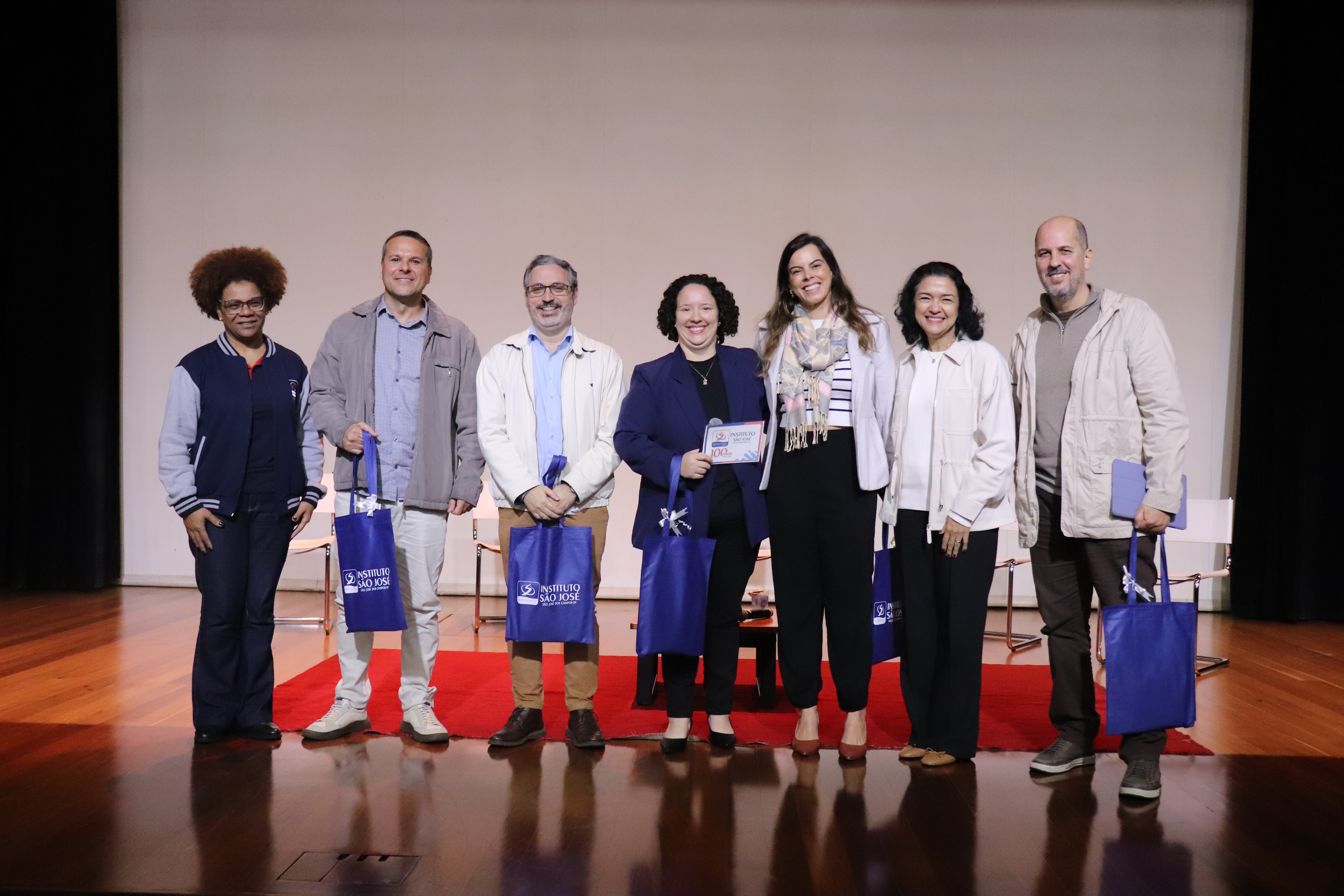 Diálogos Contemporâneos debate saúde emocional, família e responsabilidade digital na era da inteligência artificial