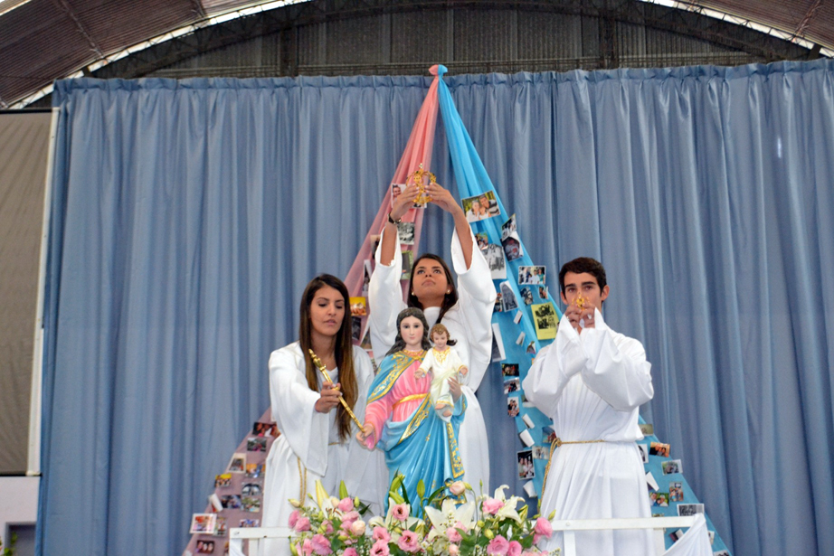 Coroação de N.S. Auxiliadora - 3os anos E. Médio