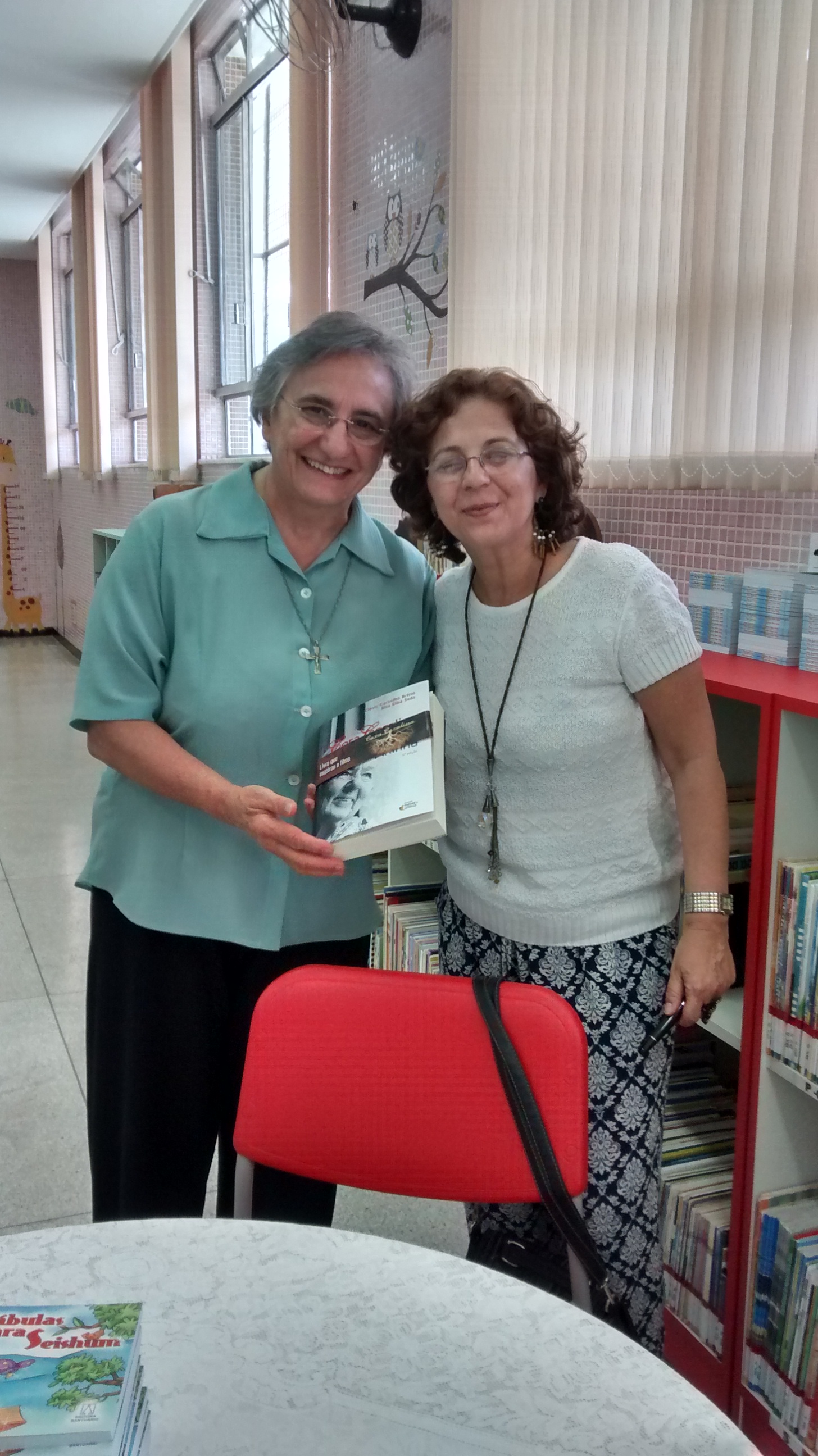 2os E 3os ANOS PARTICIPAM DE ENCONTRO COM A ESCRITORA RITA ELISA SEDA