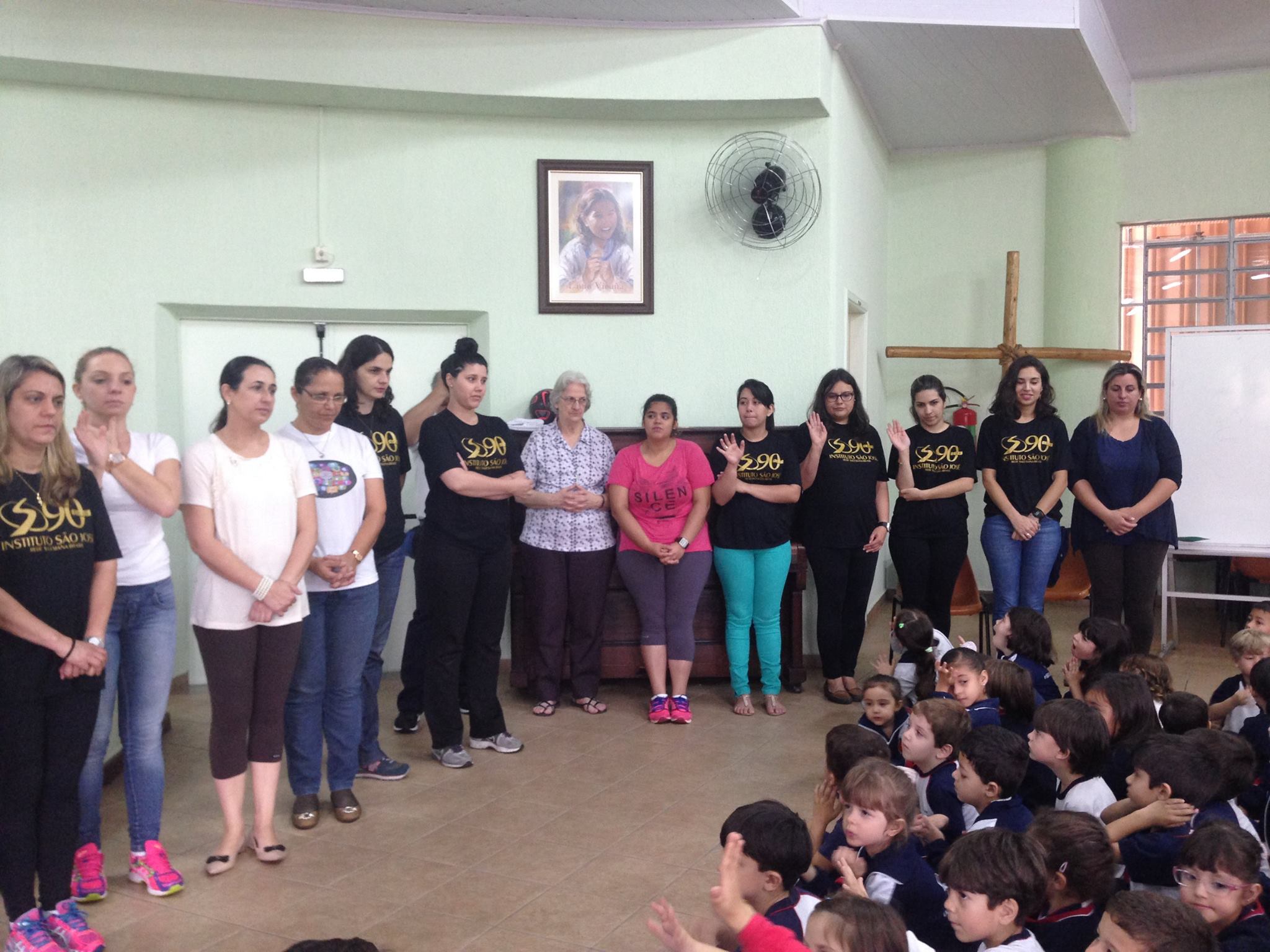 Alunos homenageiam os professores