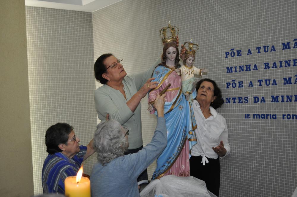 Coroação N. S. Auxiliadora - Ex-alunas